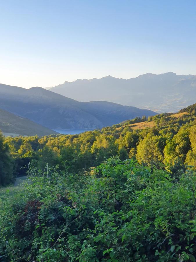 Village De Chalets Et Camping La Pierre De L'Aigle La Bréole Екстериор снимка