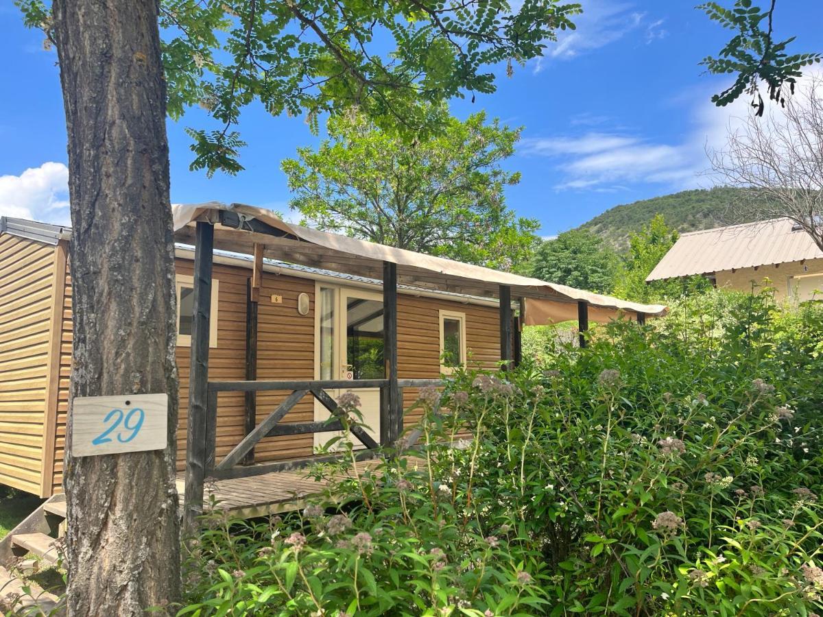 Village De Chalets Et Camping La Pierre De L'Aigle La Bréole Екстериор снимка
