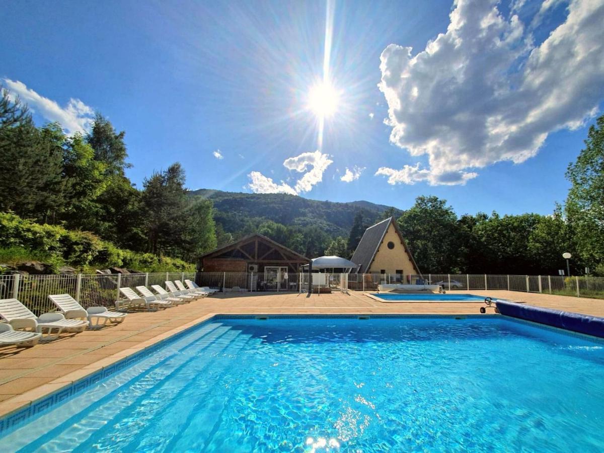 Village De Chalets Et Camping La Pierre De L'Aigle La Bréole Екстериор снимка