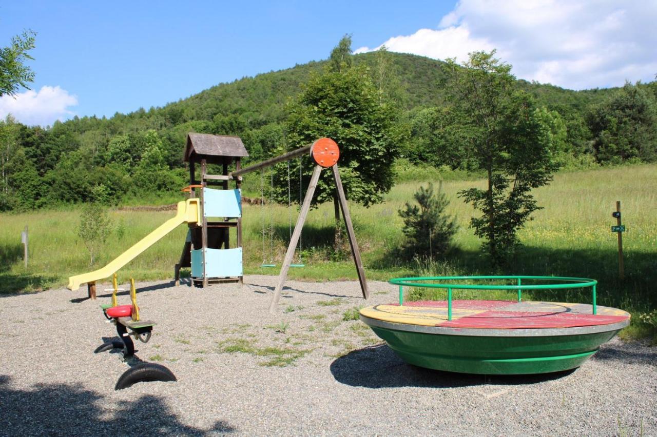 Village De Chalets Et Camping La Pierre De L'Aigle La Bréole Екстериор снимка