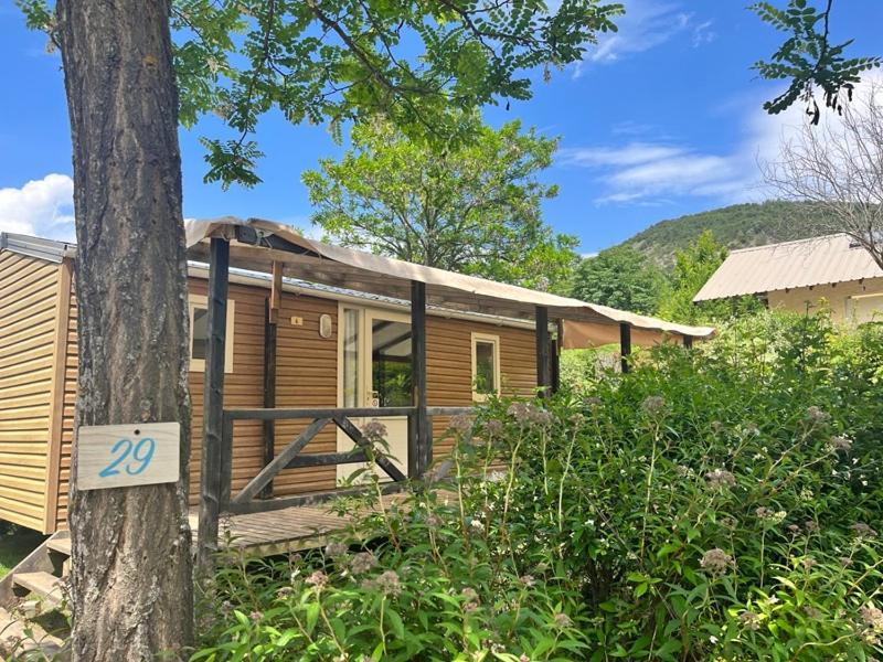 Village De Chalets Et Camping La Pierre De L'Aigle La Bréole Екстериор снимка