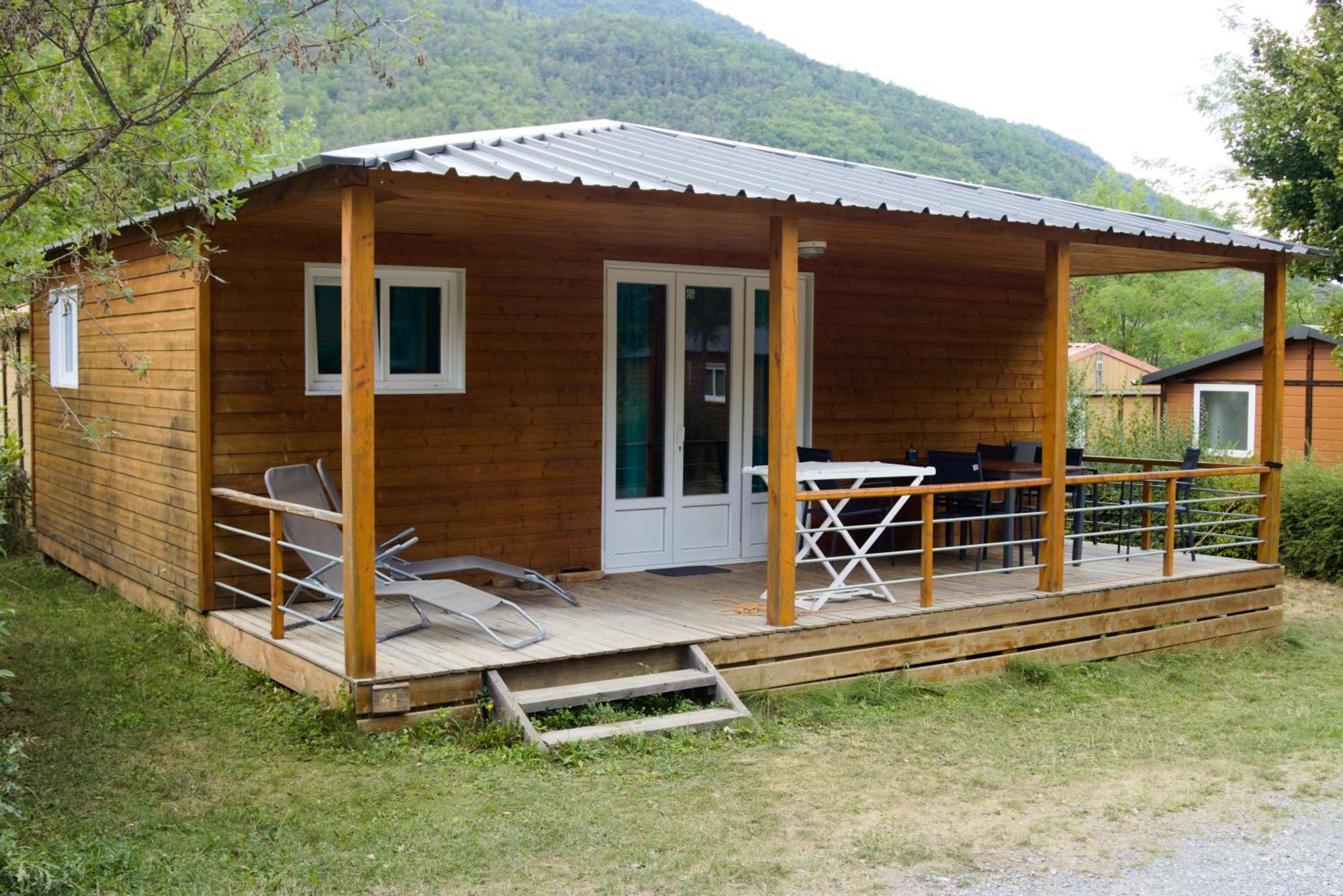 Village De Chalets Et Camping La Pierre De L'Aigle La Bréole Екстериор снимка