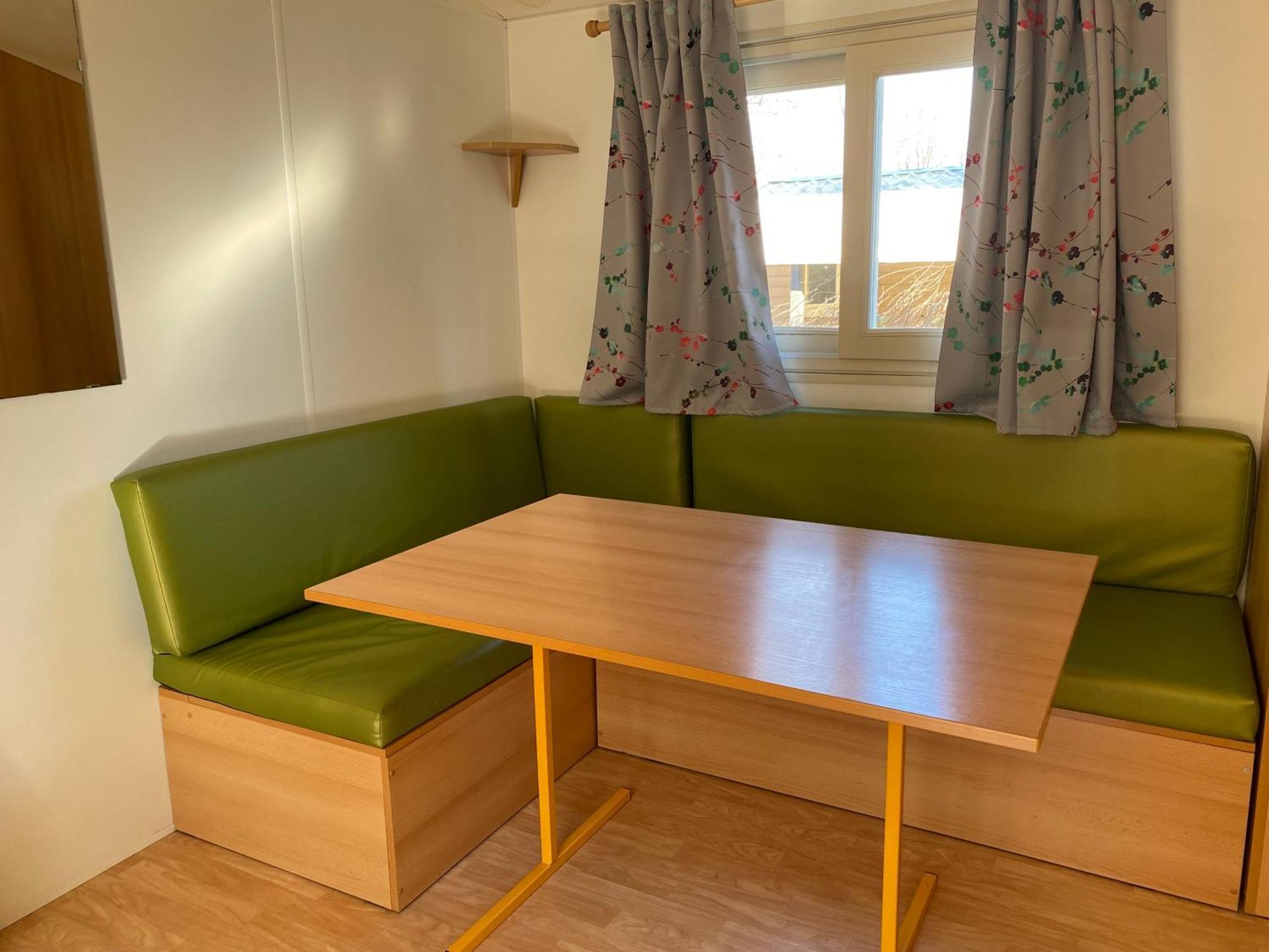 Village De Chalets Et Camping La Pierre De L'Aigle La Bréole Екстериор снимка